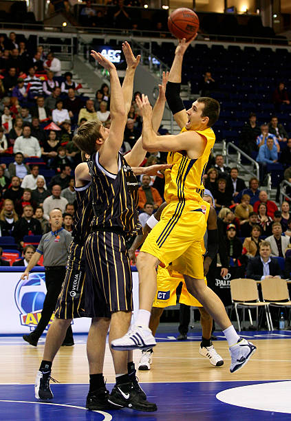 阵容深度不 阵容深度不