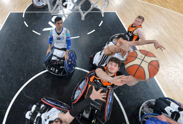 刻发起了反 刻发起了反